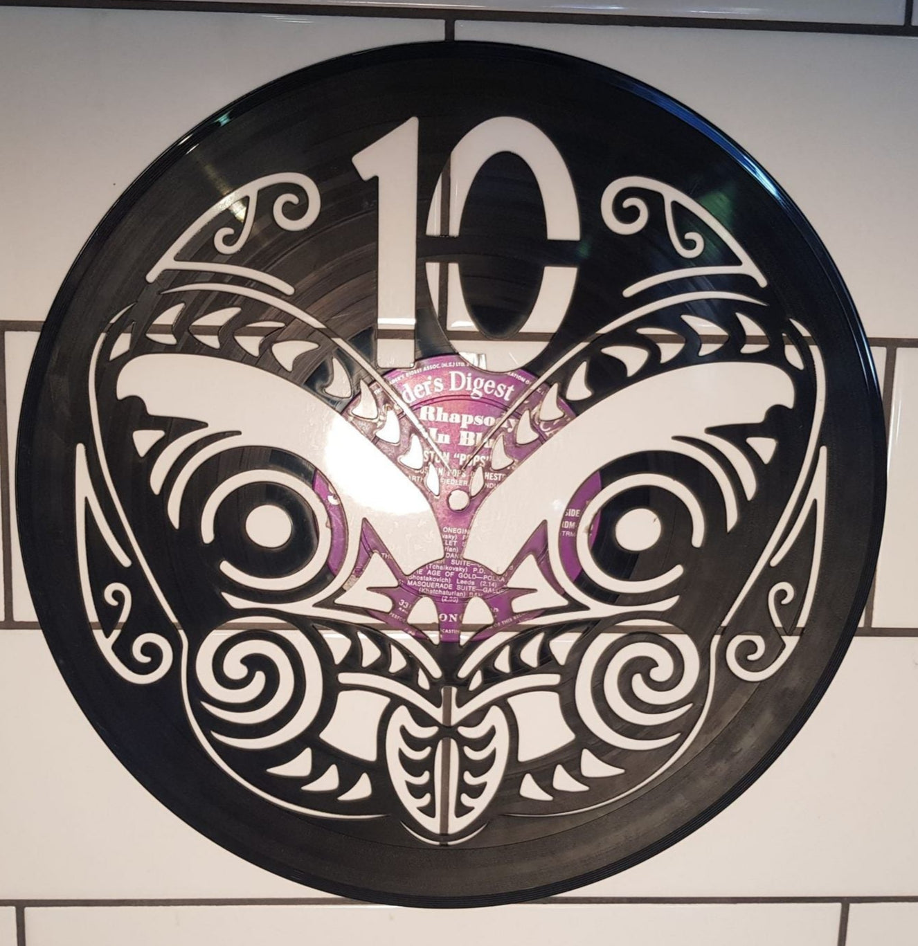 Decorative vinyl display with NZ 10c coin Tiki design